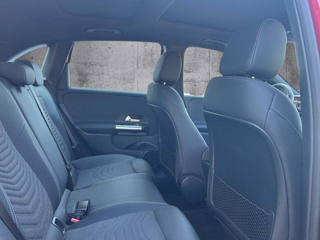 Mercedes-Benz B 220 2024