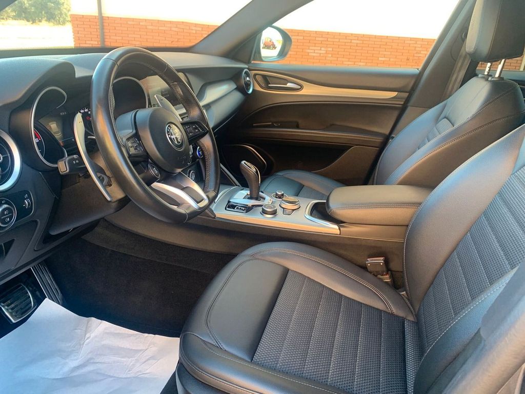 Alfa Romeo Stelvio 2023