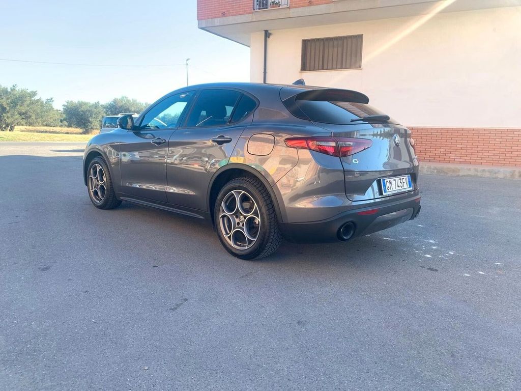 Alfa Romeo Stelvio 2023