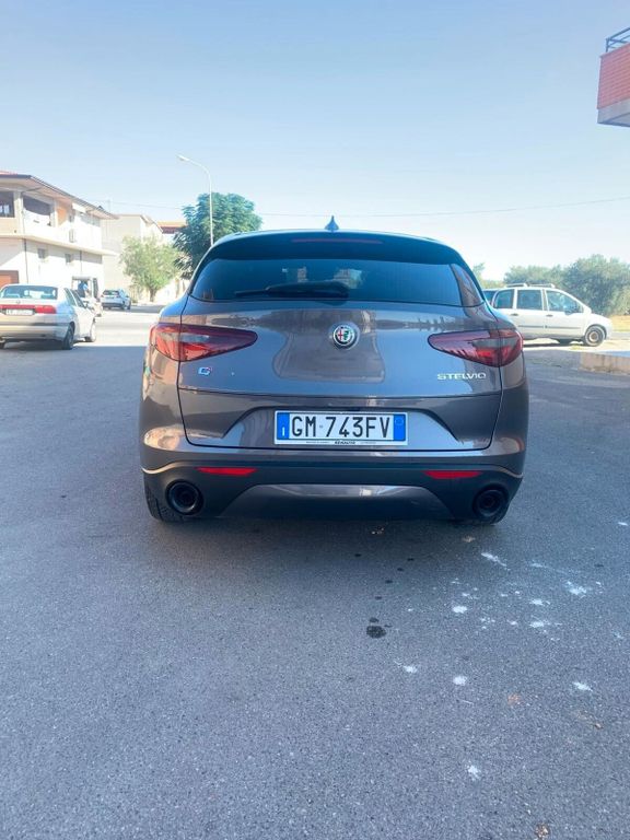 Alfa Romeo Stelvio 2023