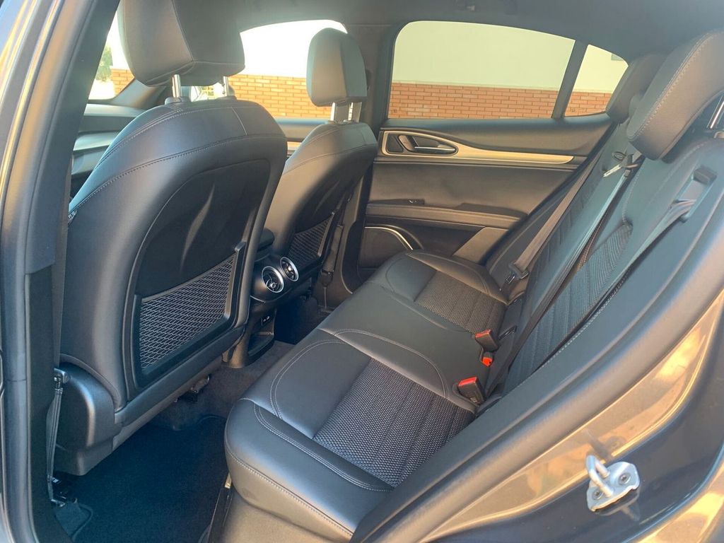 Alfa Romeo Stelvio 2023