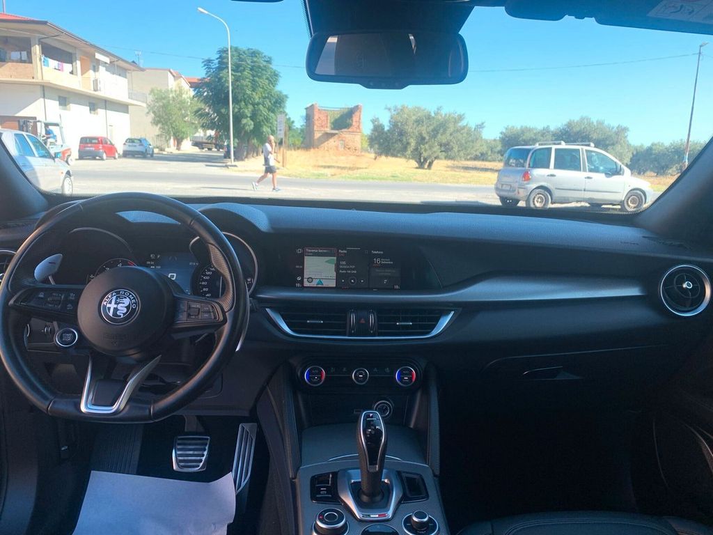 Alfa Romeo Stelvio 2023