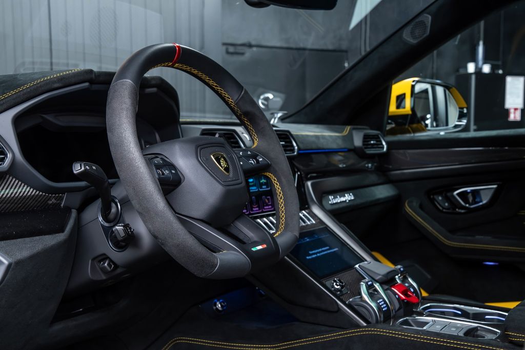 Lamborghini Urus 2025