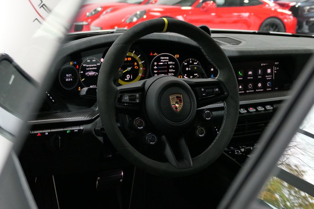 Porsche 992 2025
