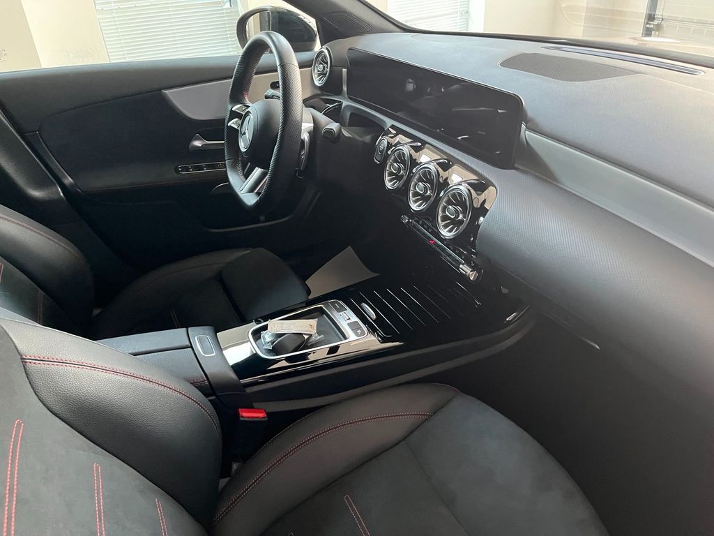 Mercedes-Benz A 250 2024