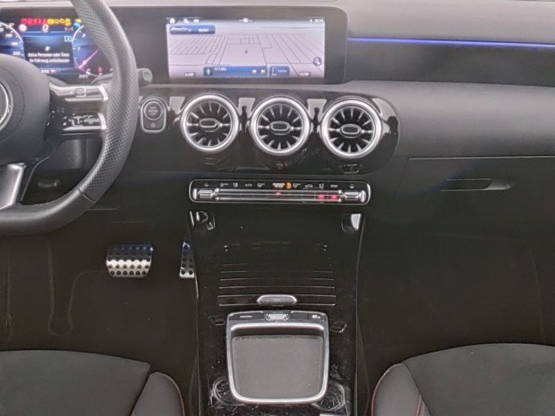 Mercedes-Benz A 220 2024