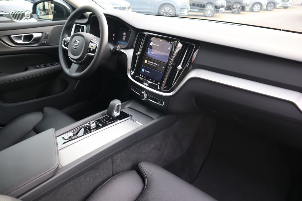 Volvo V60 Cross Country 2023