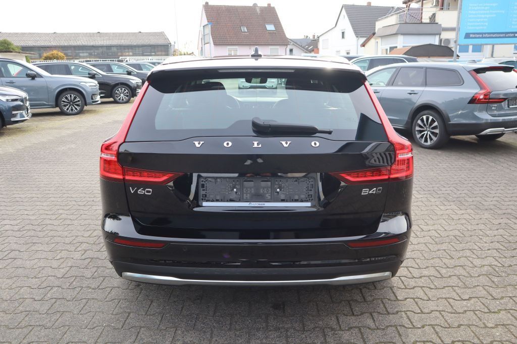 Volvo V60 Cross Country 2023