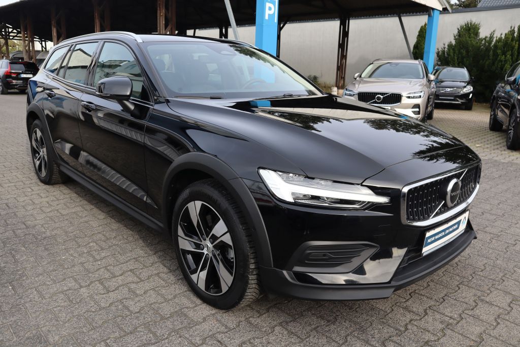 Volvo V60 Cross Country 2023