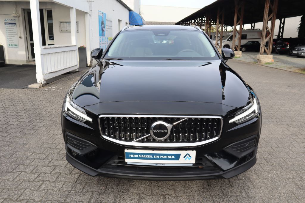 Volvo V60 Cross Country 2023