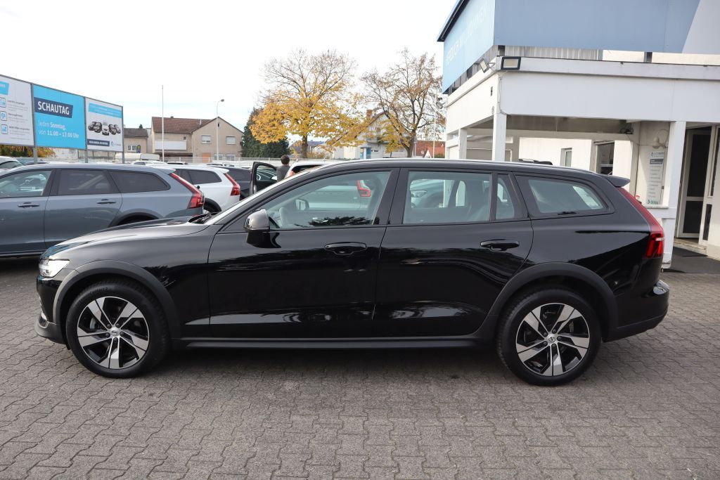 Volvo V60 Cross Country 2023