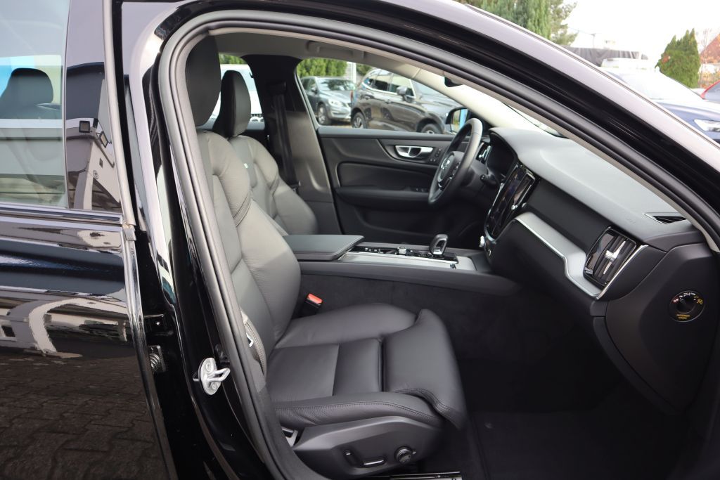 Volvo V60 Cross Country 2023