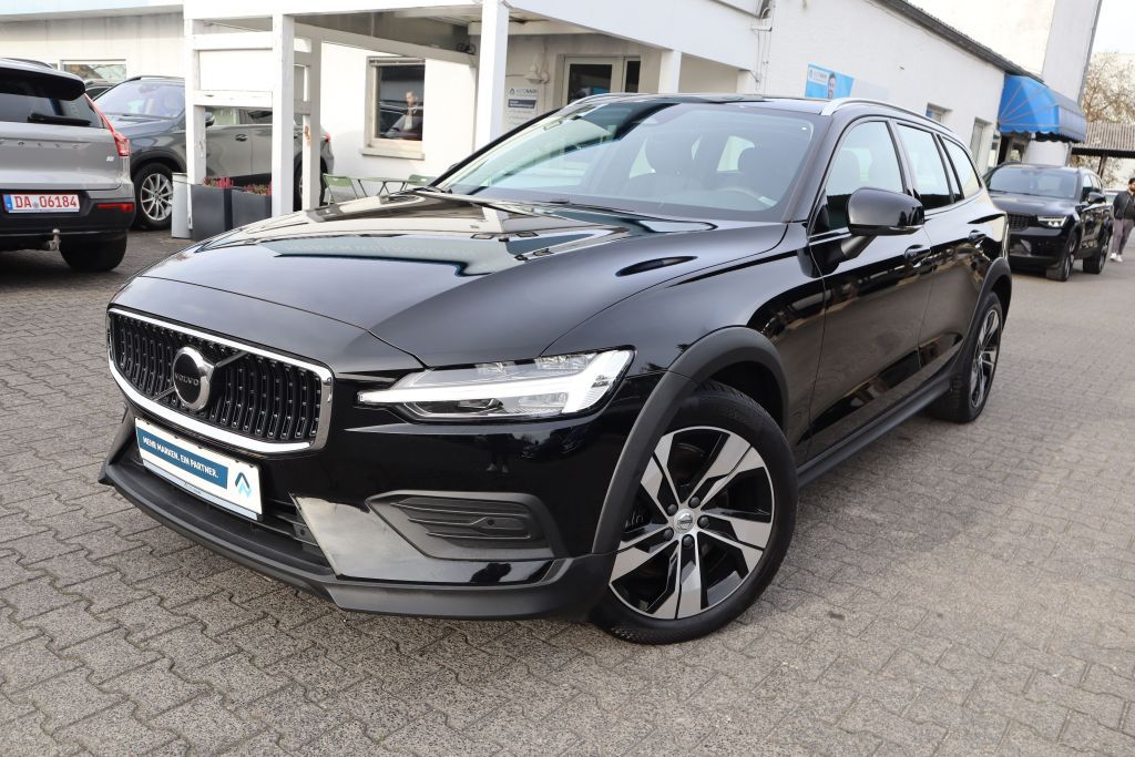 Volvo V60 Cross Country 2023