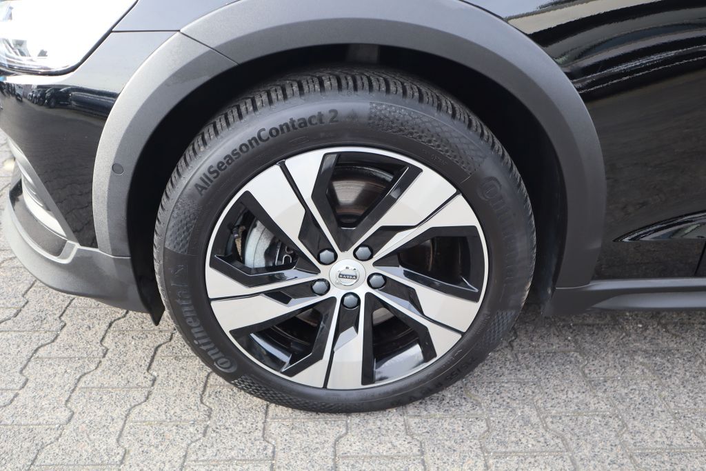 Volvo V60 Cross Country 2023