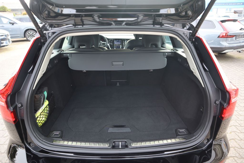 Volvo V60 Cross Country 2023