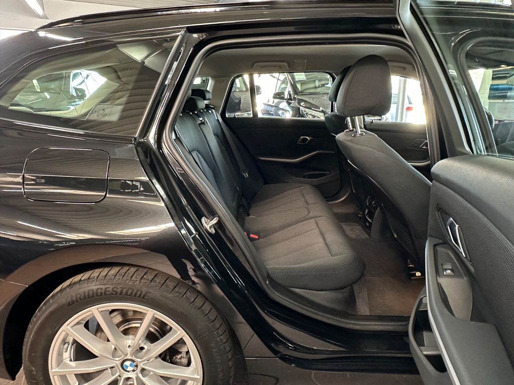 BMW 318 2022