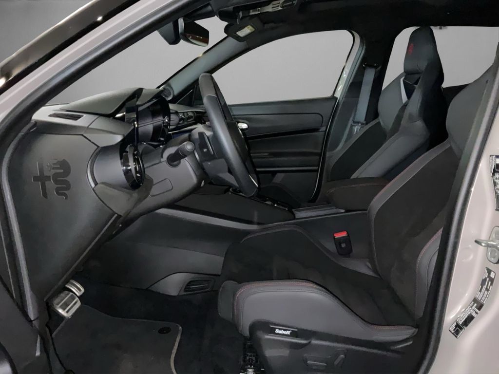 Alfa Romeo Junior 2025