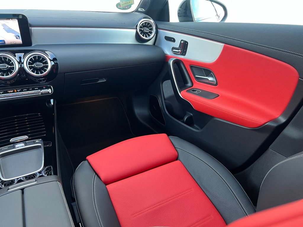 Mercedes-Benz CLA 200 2024