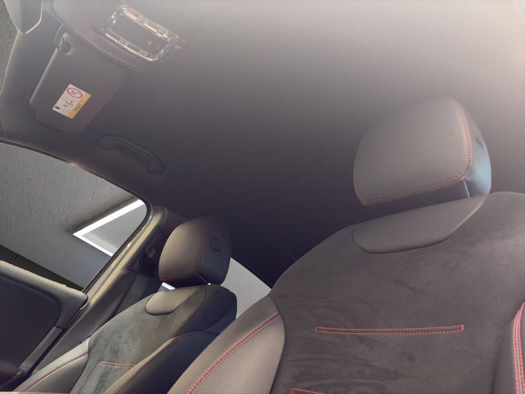 Mercedes-Benz GLA 200 2025