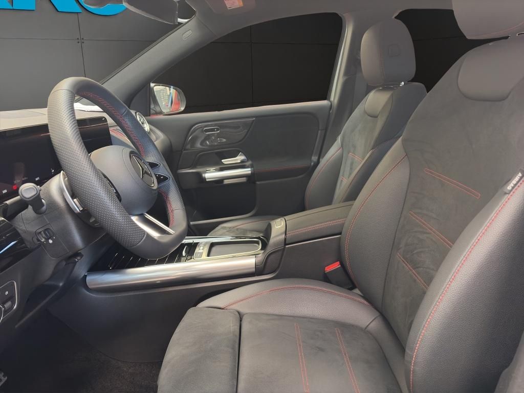 Mercedes-Benz GLA 200 2025