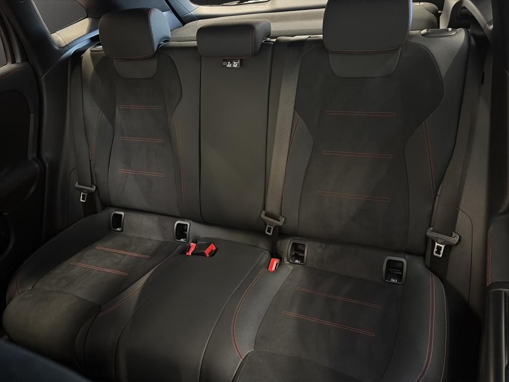 Mercedes-Benz GLA 200 2025