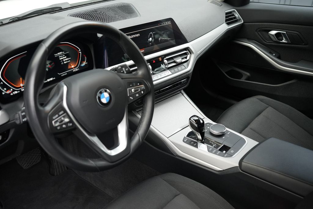 BMW 318 2022