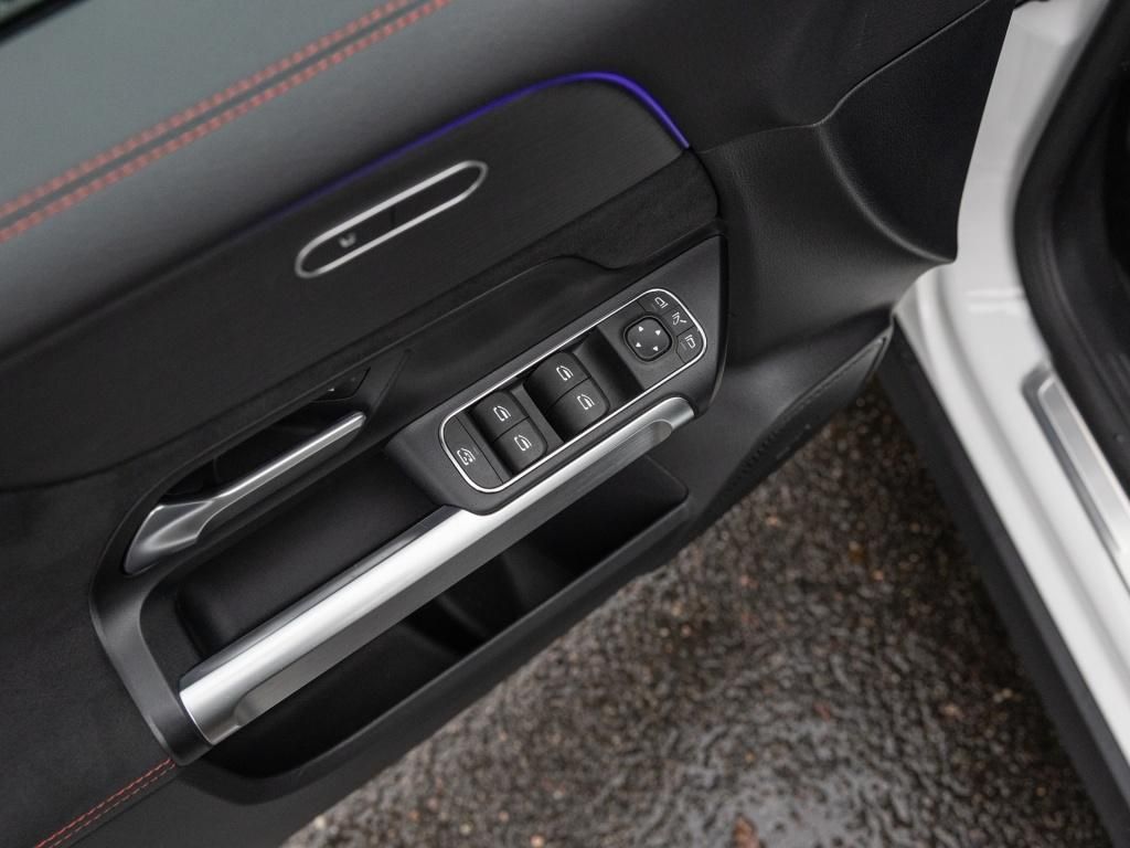 Mercedes-Benz EQB 2024