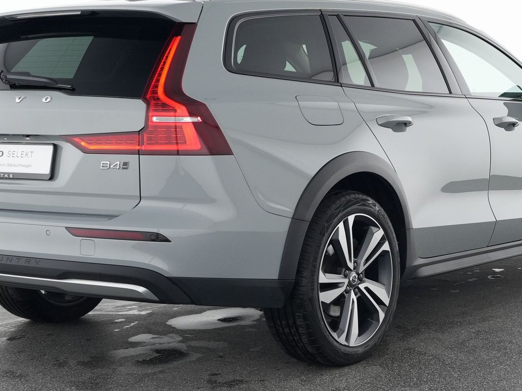 Volvo V60 Cross Country 2023