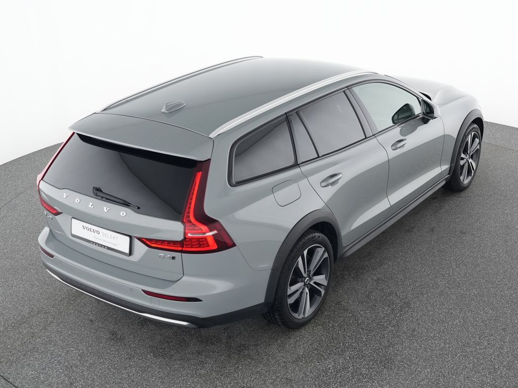 Volvo V60 Cross Country 2023