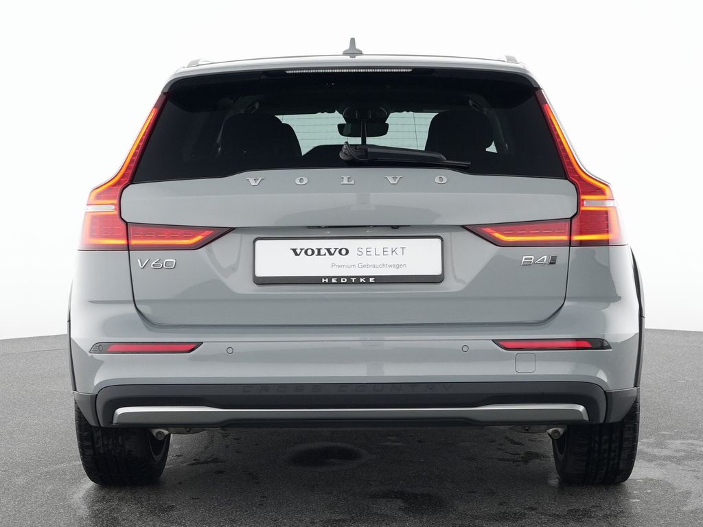 Volvo V60 Cross Country 2023