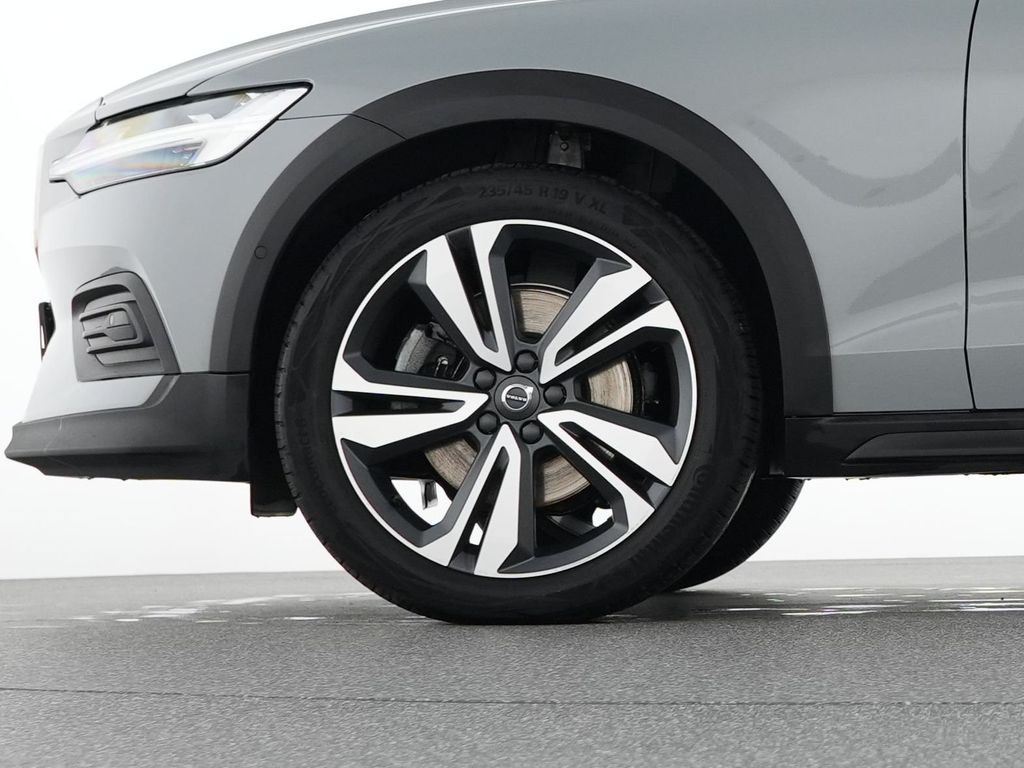 Volvo V60 Cross Country 2023