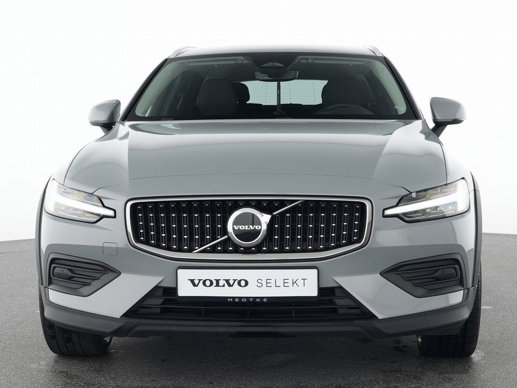 Volvo V60 Cross Country 2023