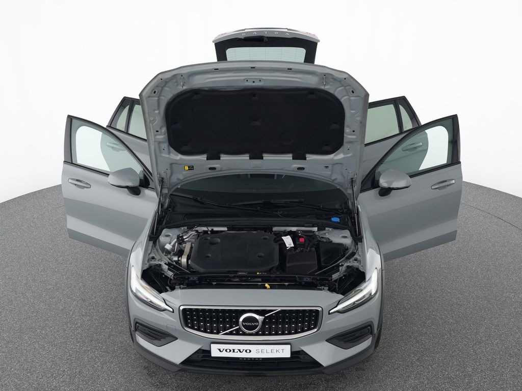 Volvo V60 Cross Country 2023