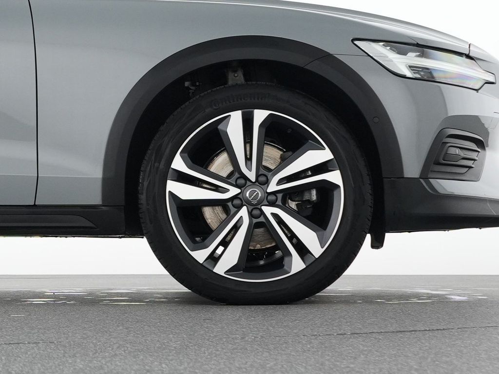 Volvo V60 Cross Country 2023