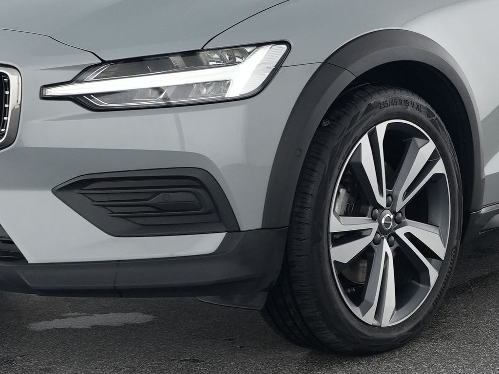 Volvo V60 Cross Country 2023