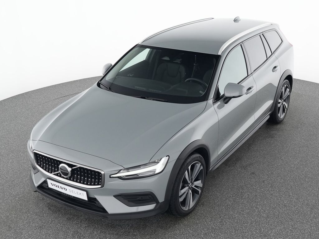 Volvo V60 Cross Country 2023