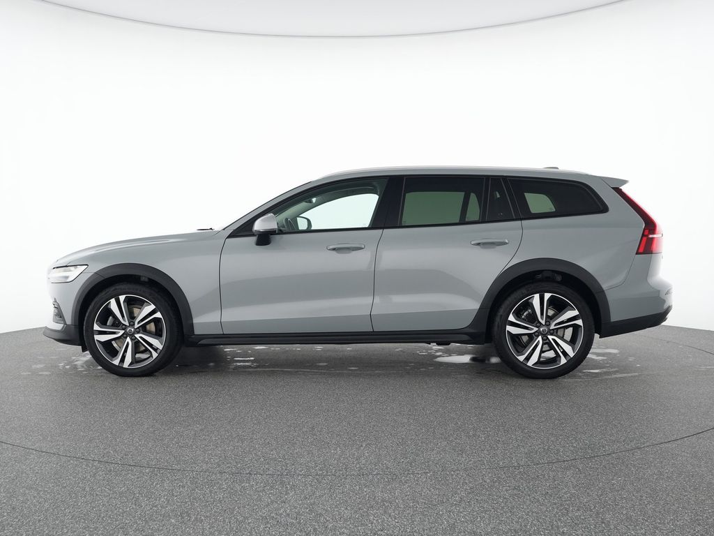 Volvo V60 Cross Country 2023