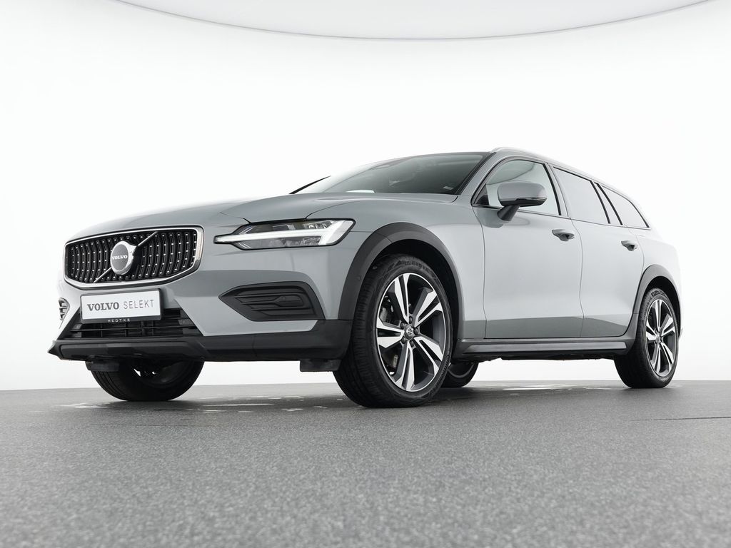 Volvo V60 Cross Country 2023