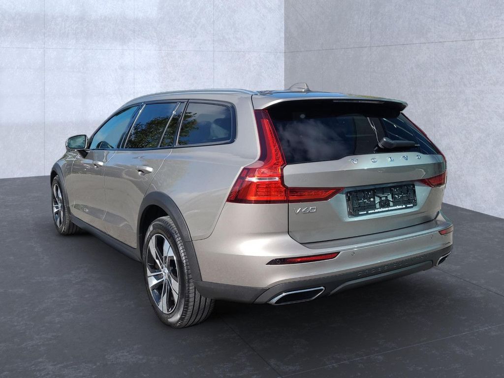 Volvo V60 Cross Country 2021