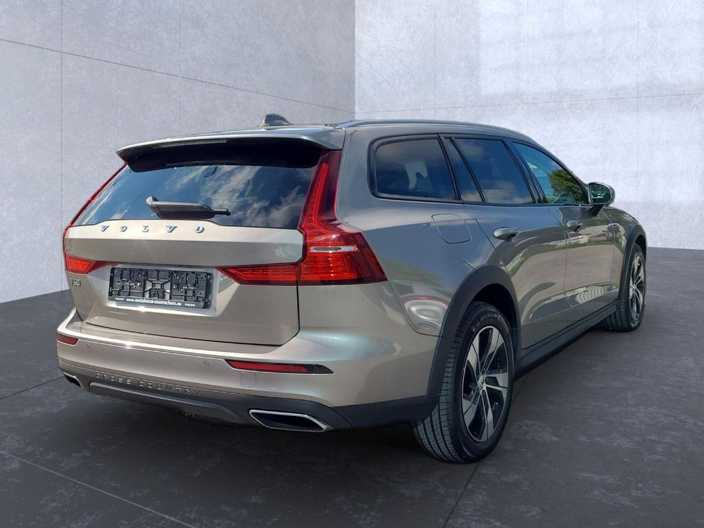 Volvo V60 Cross Country 2021