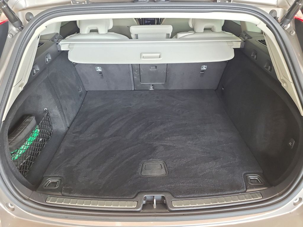 Volvo V60 Cross Country 2021