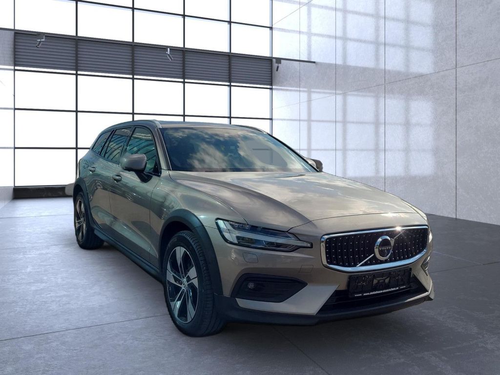 Volvo V60 Cross Country 2021