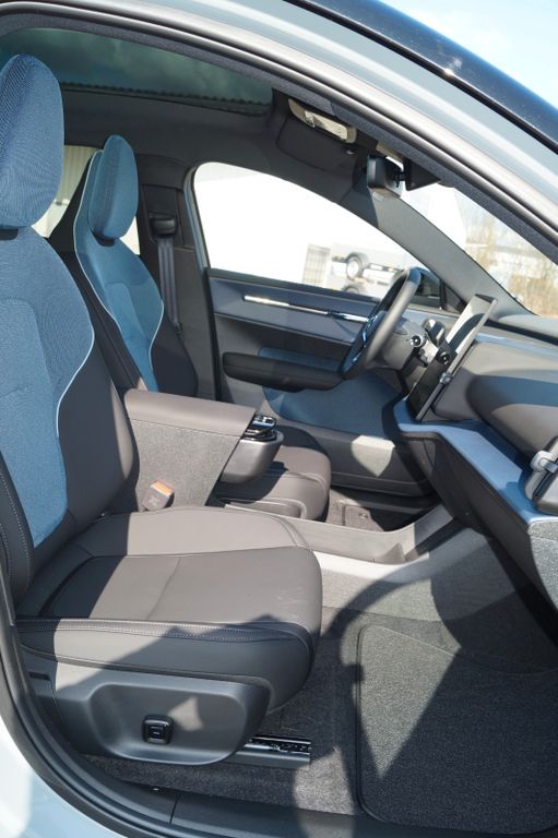Volvo EX30 2025