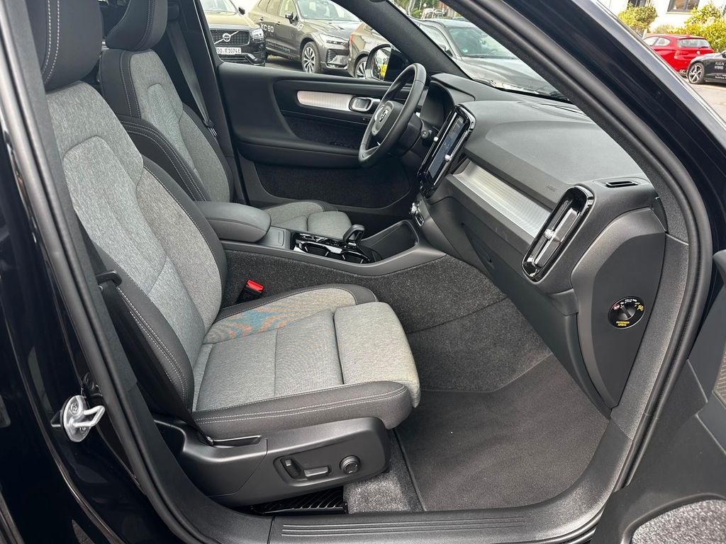 Volvo XC40 2025
