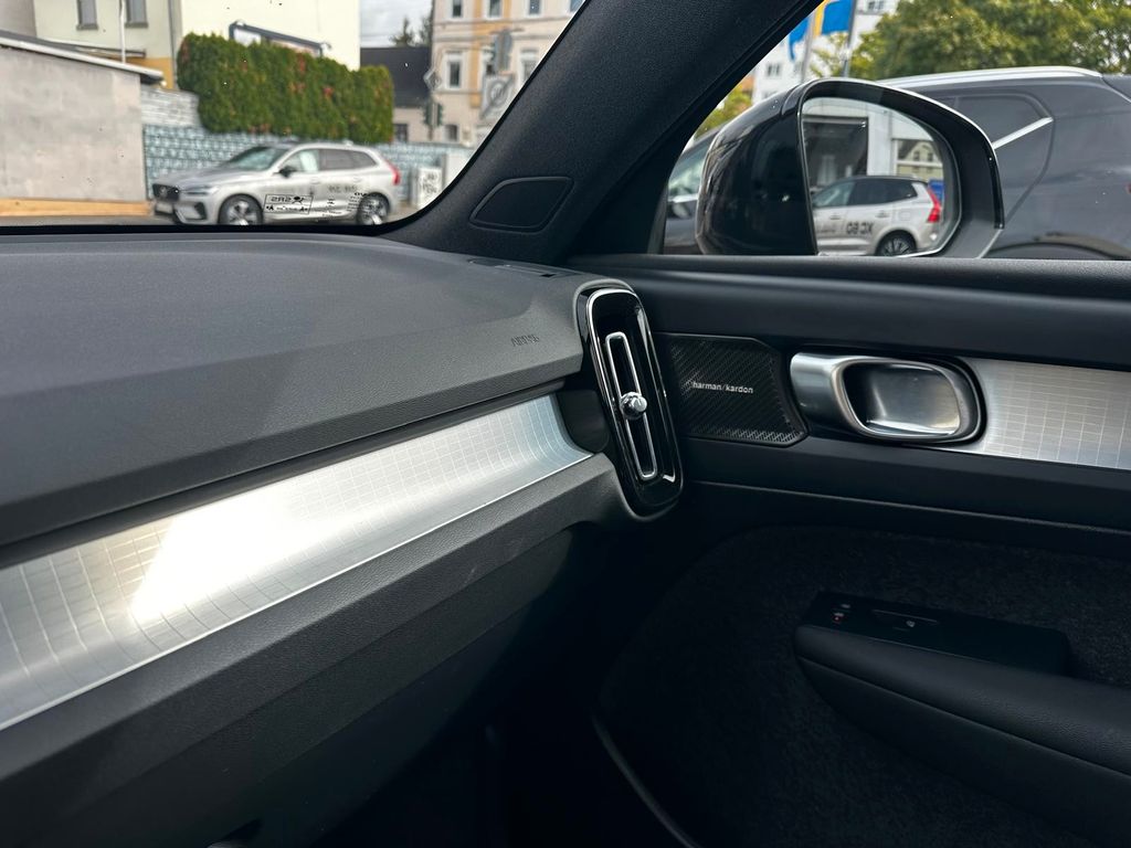 Volvo XC40 2025
