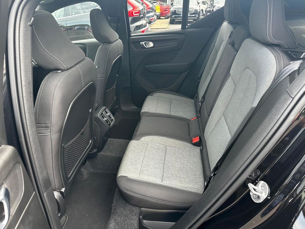 Volvo XC40 2025