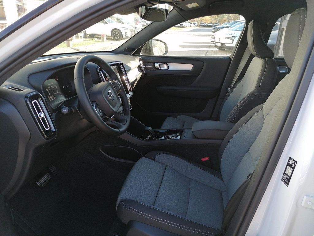 Volvo XC40 2025