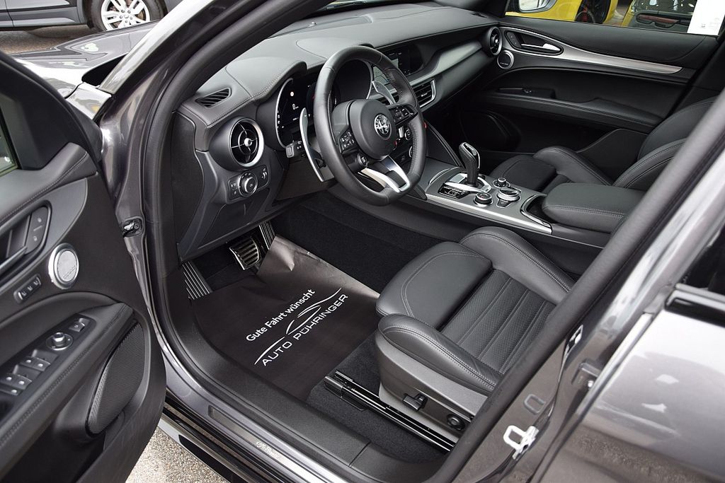 Alfa Romeo Stelvio 2023