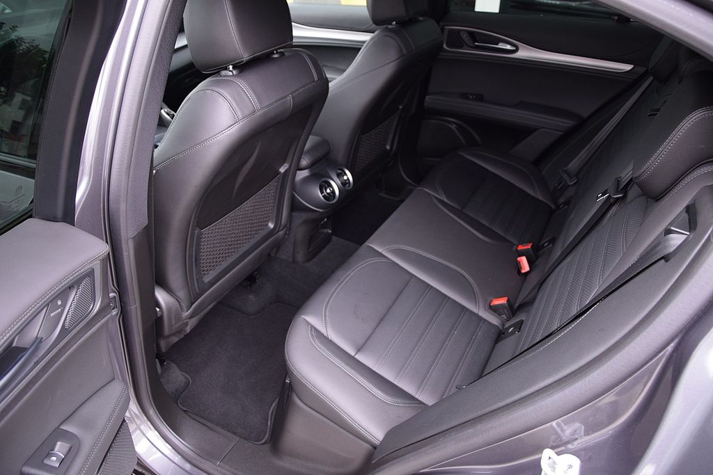 Alfa Romeo Stelvio 2023
