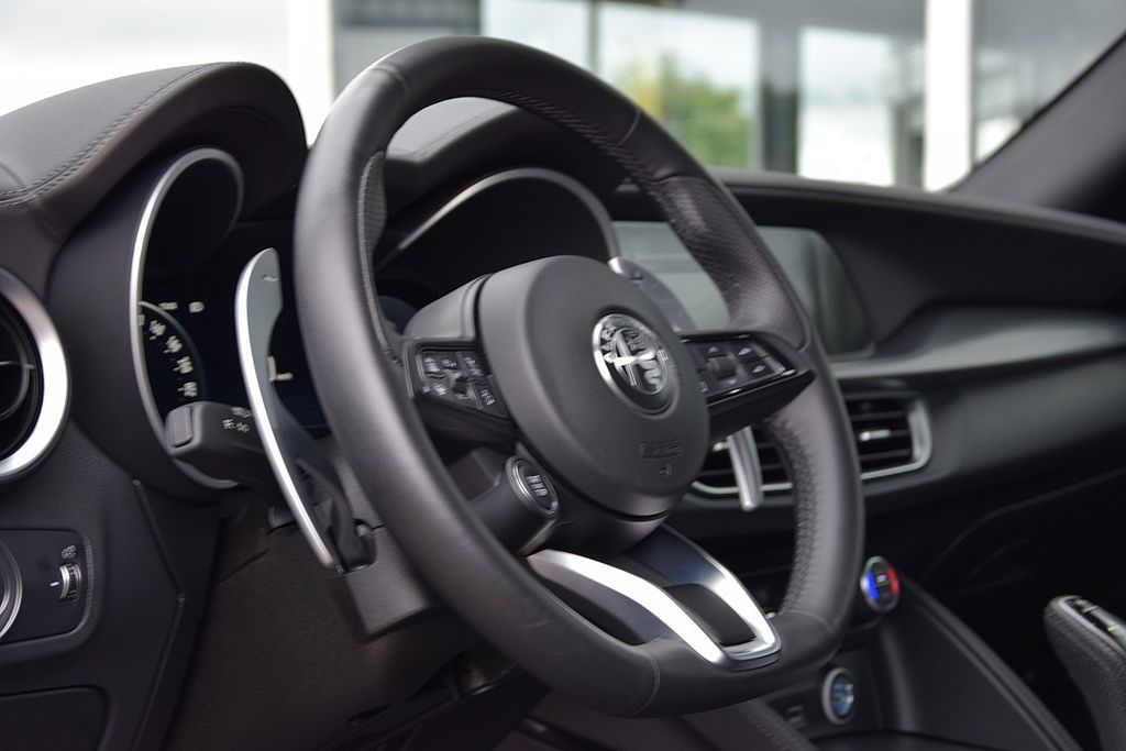 Alfa Romeo Stelvio 2023